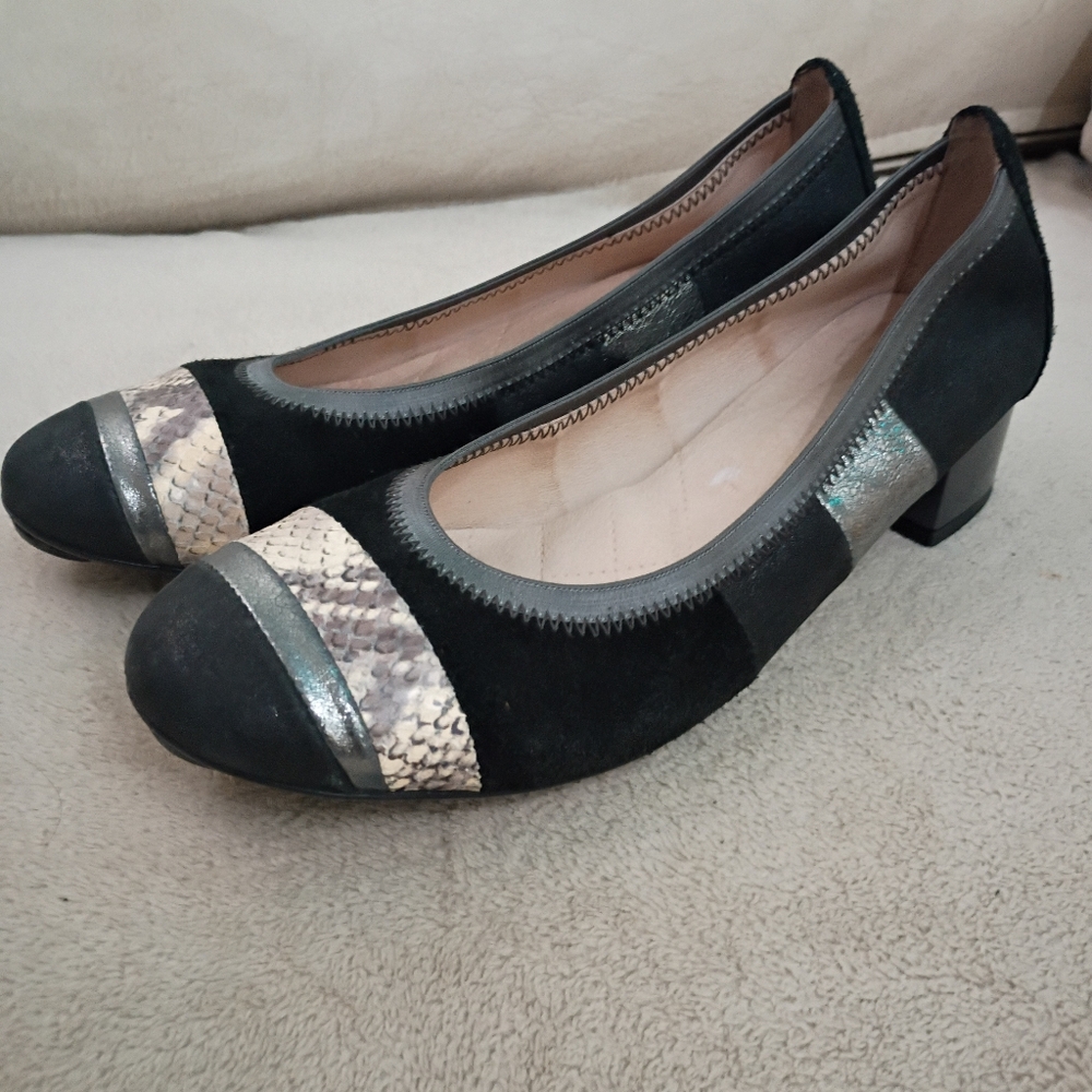 Hispanitas  Classic Heels Suede Leather .